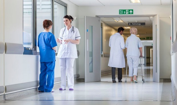 Oms espana queda fuera del top 20 de medicos por habitante en la decada 3048 620x368